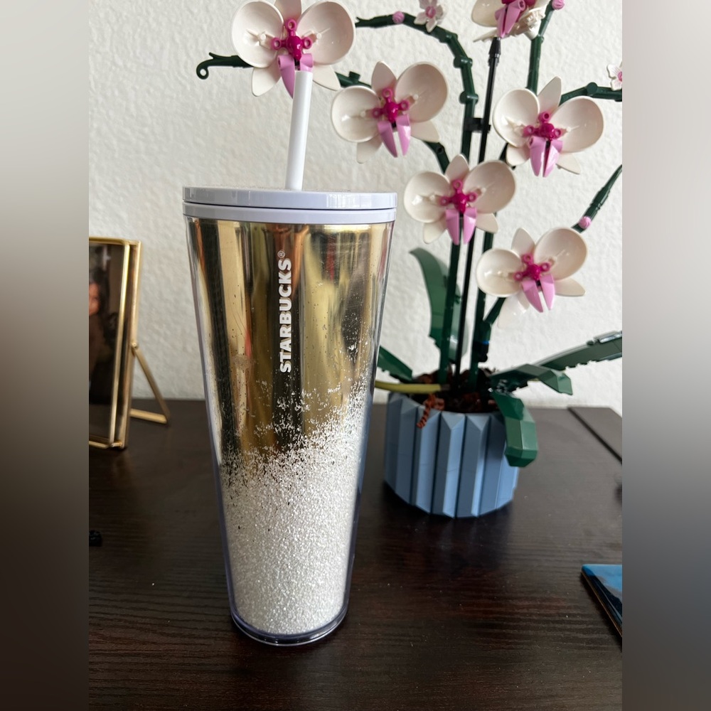 2018-19? Starbuck golden winter snow cup
